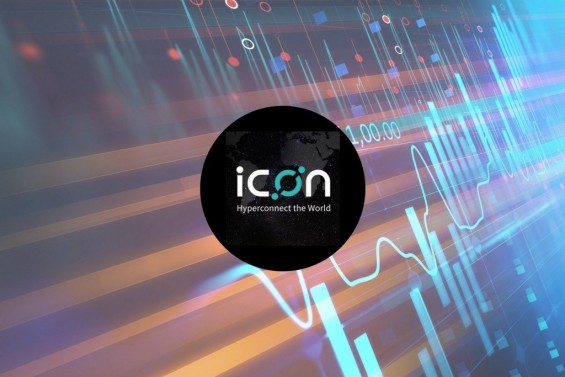 Эмблема криптовалюты ICON на фоне графика биржи
