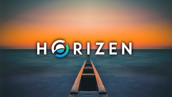 Эмблема криптовалюты Horizen на фоне заката