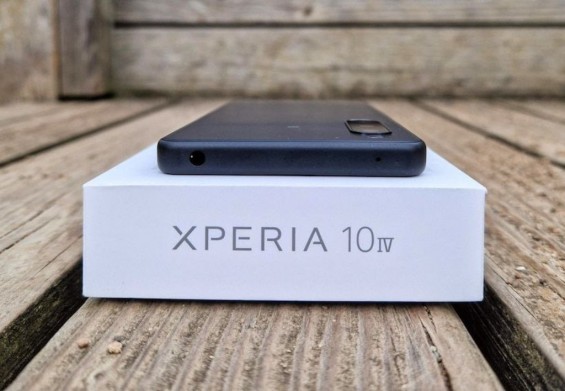 Sony Xperia 10 IV и коробка
