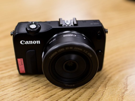 Дизайн Canon EOS M