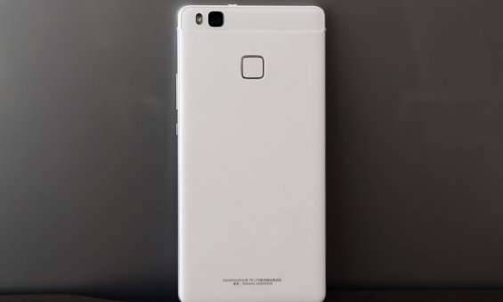 Huawei P9 Lite вид сзади