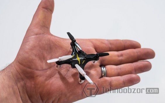 Syma X12 Nano на ладони