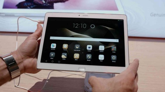 Huawei MediaPad в руках