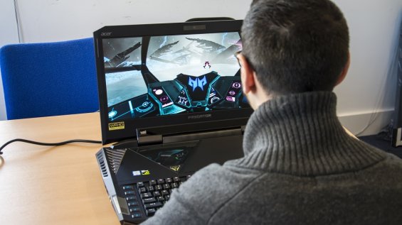 За компьютером Acer Predator 21X