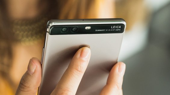 Huawei P10 в руке