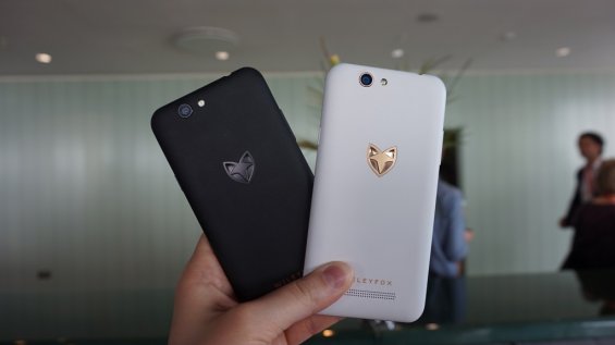 Чёрный и белый Wileyfox Spark