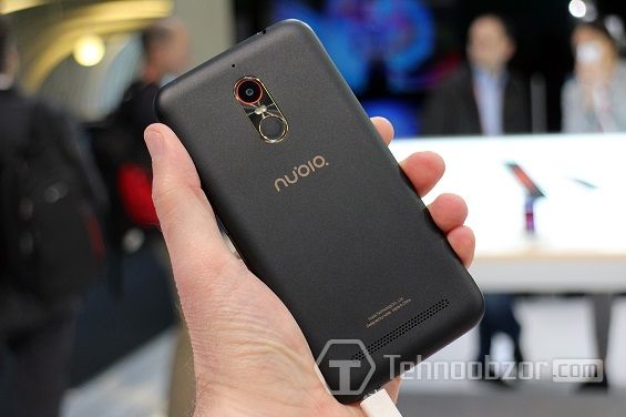 Nubia Z17 в руках