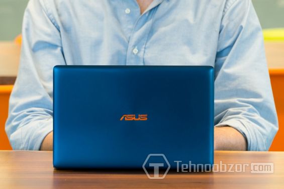 Пользователь ASUS Zenbook 3