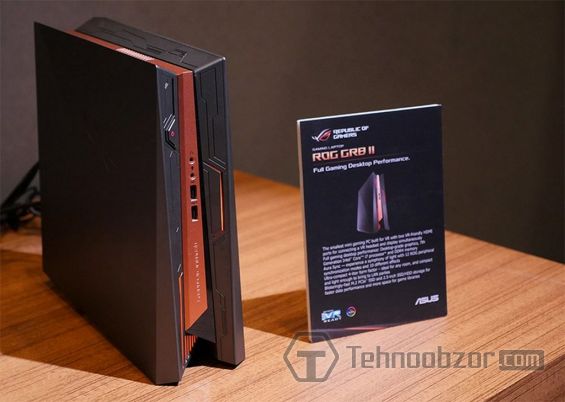 ASUS ROG RG8 II на столе