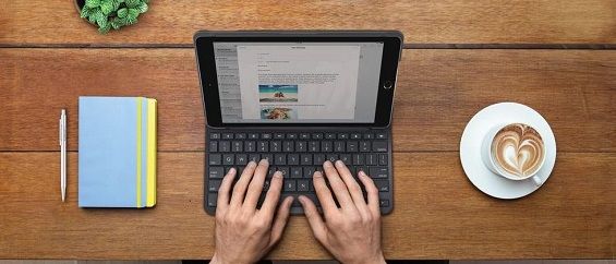 Slim Folio от Logitech с iPad 9,7 в работе