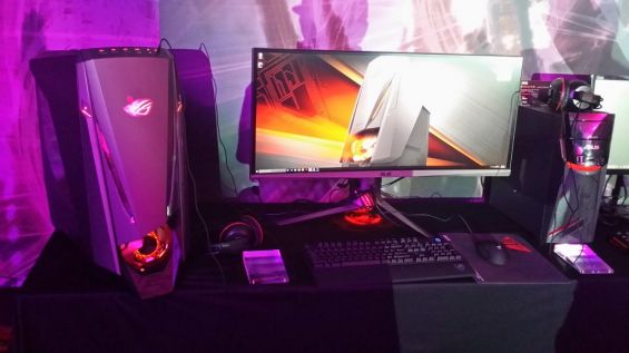 ASUS ROG GT51CA на столе