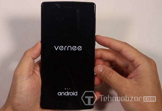 Включение смартфона Vernee Apollo X