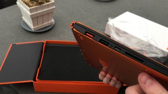 Разъёмы на Lenovo Yoga 900S