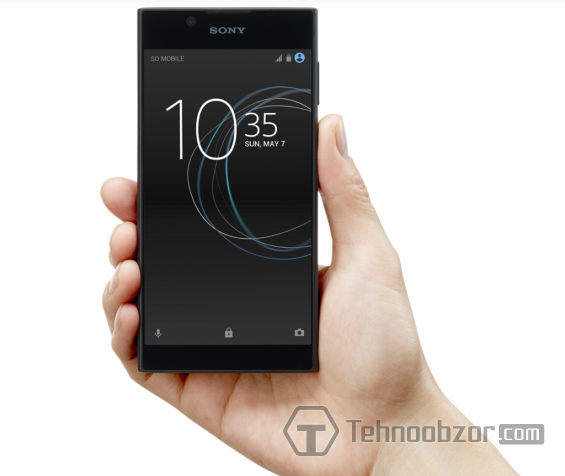 Sony Xperia L1 в руке