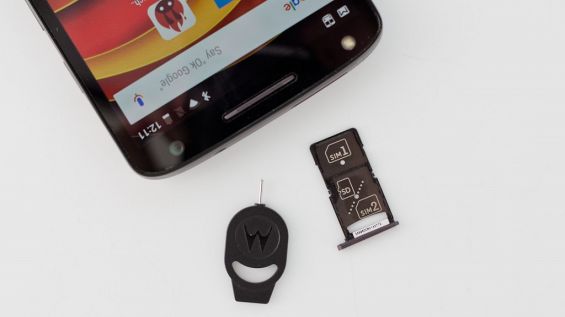 Слот для симок в Motorola Moto X Force