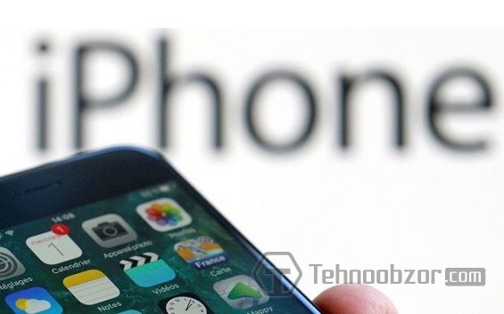 iPhone от Apple в руке