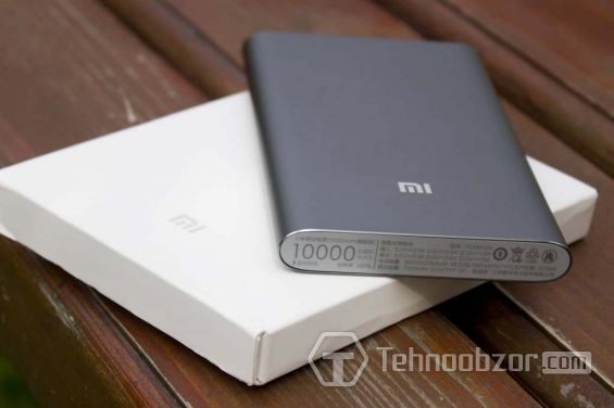 Xiaomi Mi Power Bank Pro на коробке