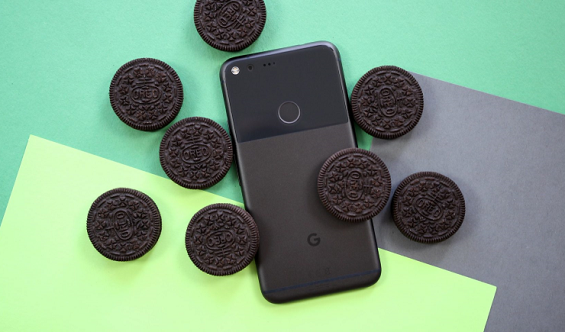 Google Pixel и печенье OREO