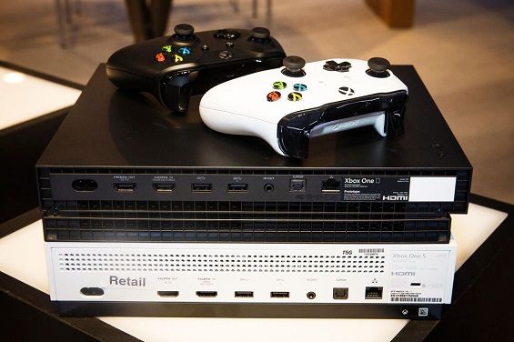 Комплект Xbox One X от Microsoft