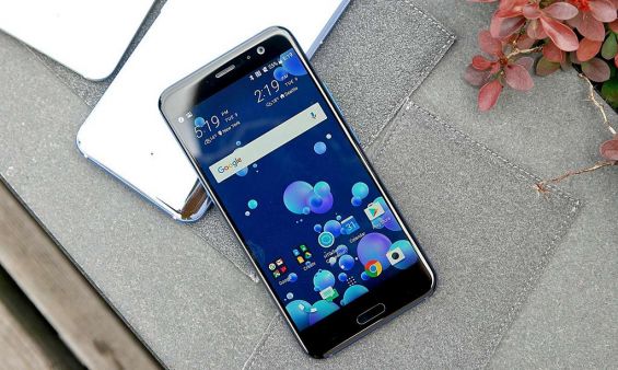 Дисплей модели HTC U11