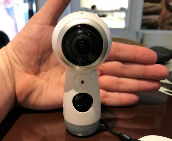 Форма камеры Samsung Gear 360 2017