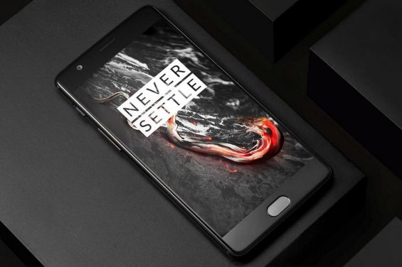 Дисплей смартфона OnePlus 5 крупным планом