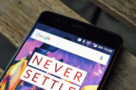 Дисплей OnePlus 5 крупным планом