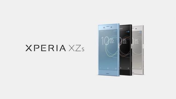 Три смартфона Sony Xperia XZs на сером фоне