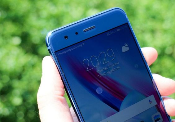 Экран Huawei Honor 9 крупным планом