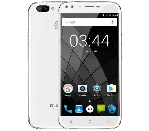 Два смартфона OUKITEL U22 на белом фоне