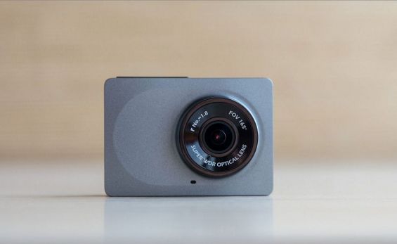 Дизайнерское исполнение Xiaomi Yi Car Wi-Fi DVR 1080P