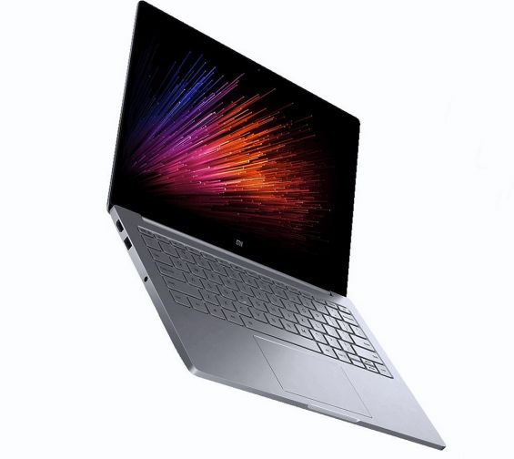 Xiaomi Mi Notebook Air 12.5 на белом фоне