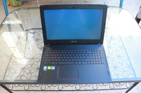 ASUS FX502VM на столе