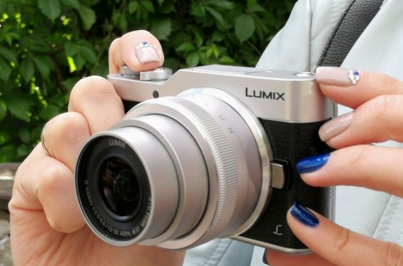 Panasonic Lumix GX800 в руках