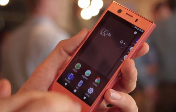 Дисплей Sony Xperia XZ1 Compact крупным планом