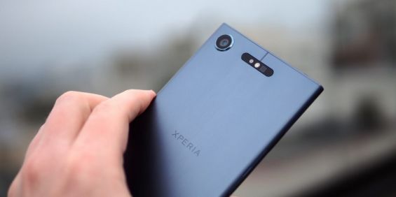 Объектив Sony Xperia XZ1