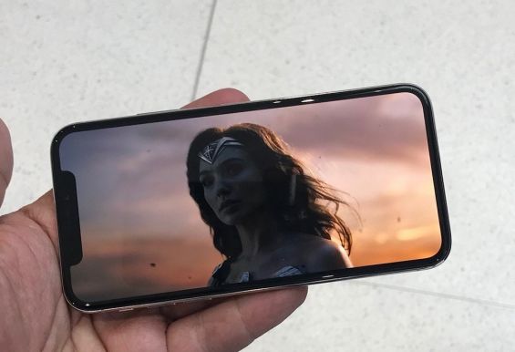 Просмотр фильма на iPhone X