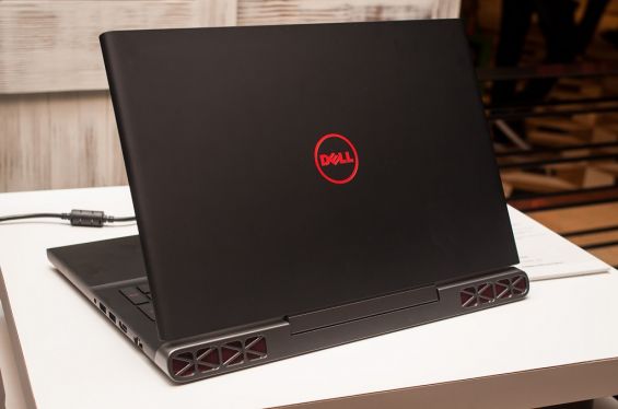 Логотип Dell на крышке Inspiron 7567