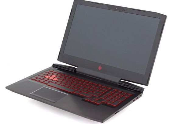 Ноутбук HP Omen 15 на белом фоне