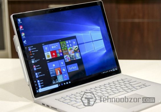 Дисплей ноутбука Microsoft Surface Book 2 крупным планом