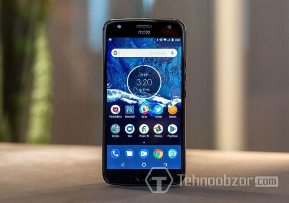 Форма телефона Moto X4