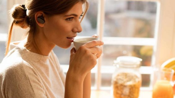 Sony Xperia Ear в ухе