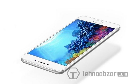 Смартфон Meizu M5 Note на белом фоне