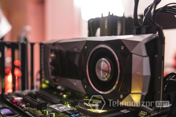 Видеокарта GeForce GTX 1080 Ti на материнской плате