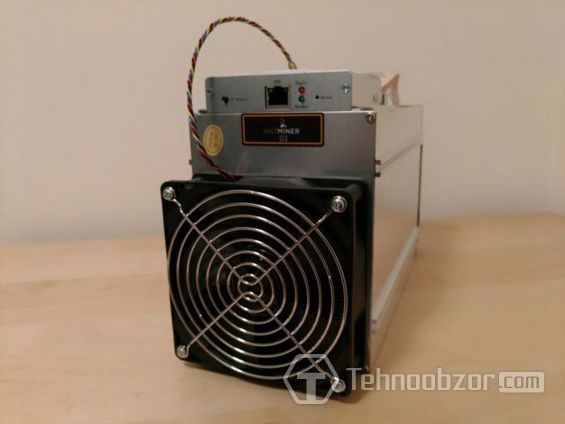 Асик Bitmain Antminer D3 вид спереди