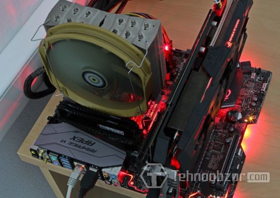 Материнская плата ASUS ROG RAMPAGE VI APEX в рабочем состоянии