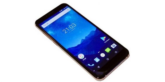 Смартфон Pixelphone M1 на белом фоне