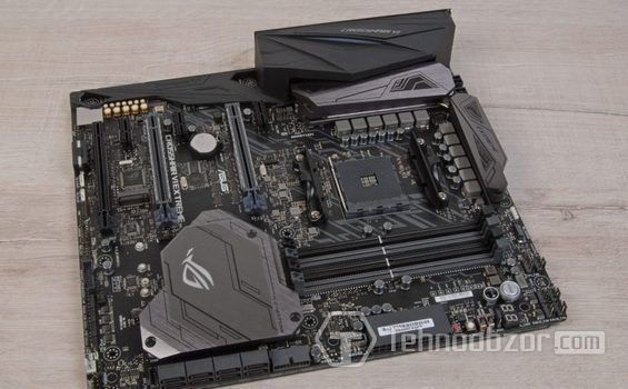 Плата ASUS ROG Crosshair VI Extreme вид сверху