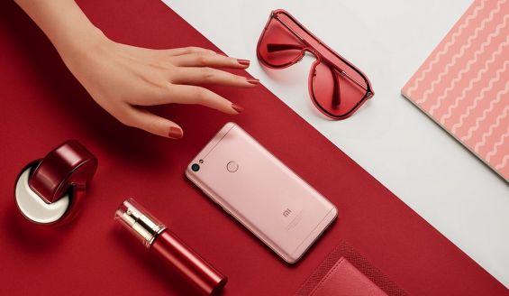 Задняя панель бюджетного мобильного телефона Xiaomi Redmi Note 5A Prime