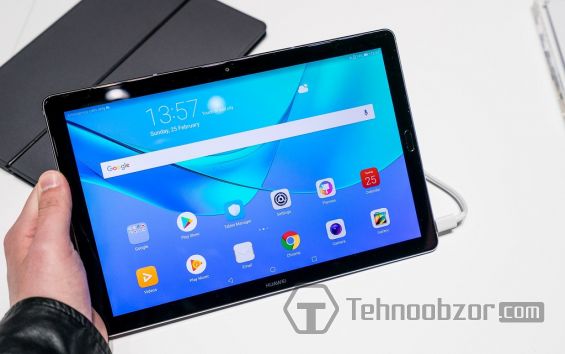 Huawei MediaPad M5 Pro в руках